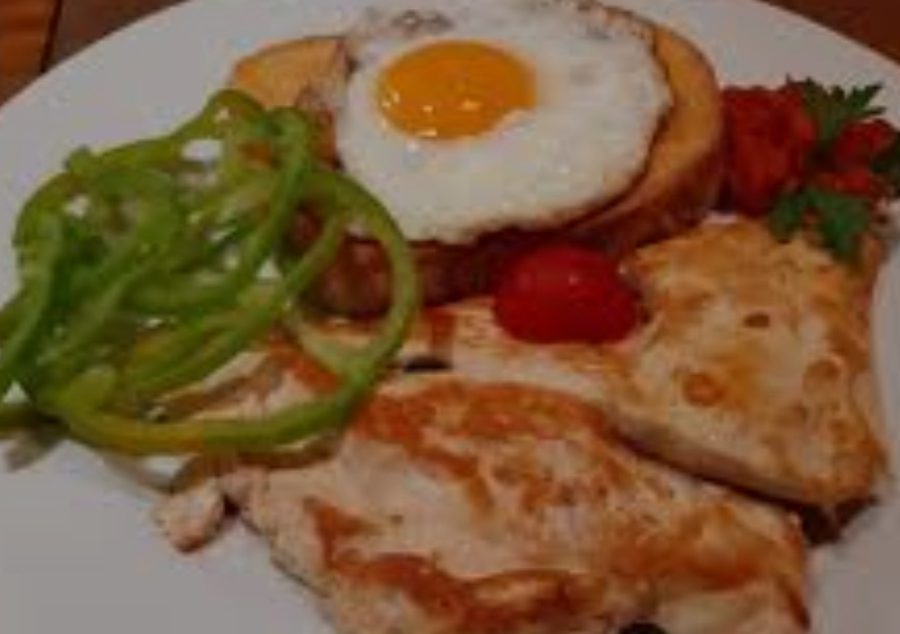 Piščančji ali svinjski zrezek z jajčko